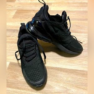 𝗕𝗟𝗔𝗖𝗞 𝗡𝗜𝗞𝗘 270 / 𝗦𝗜𝗭𝗘 4